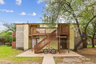 302 Algerita Dr in Georgetown, TX - Building Photo
