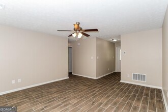 9073 Woodgreen Way in Jonesboro, GA - Building Photo - Building Photo