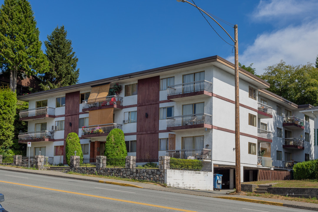 Carina Apartments in North Vancouver, BC - Building Photo