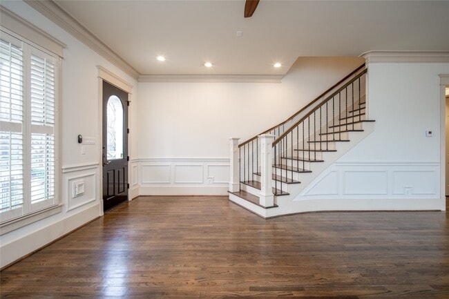 842 W 22nd St