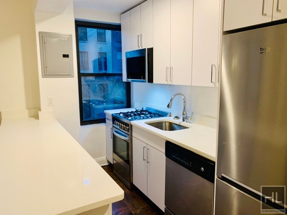 EAST 38 STREET in New York, NY - Building Photo