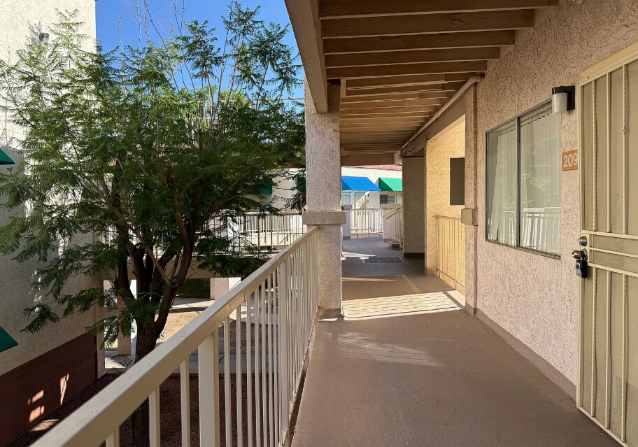 12123 W Bell Rd in Surprise, AZ - Building Photo