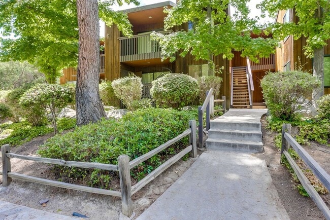 2157 Arnold Way in Alpine, CA - Foto de edificio - Building Photo