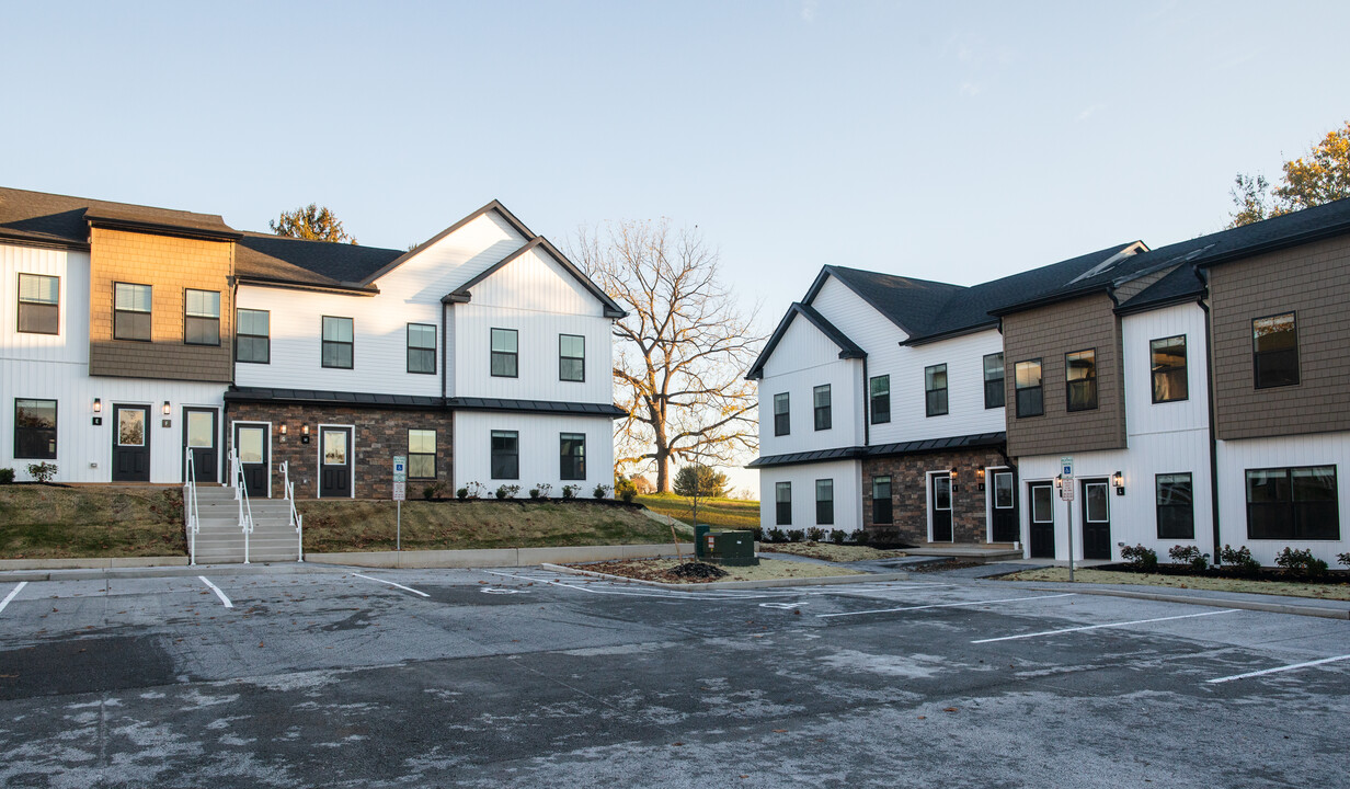 Sycamore Run in Jacobus, PA - Building Photo