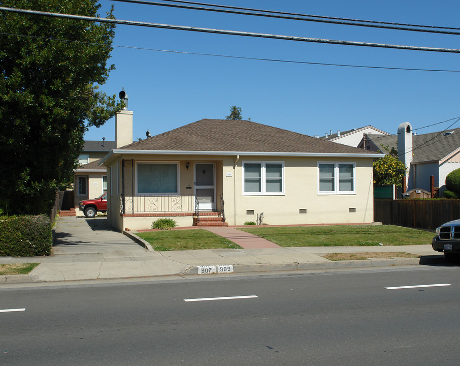 907 9th Ave in San Mateo, CA - Building Photo