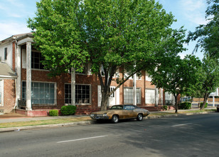 142-160 N Fulton St in Fresno, CA - Building Photo - Building Photo