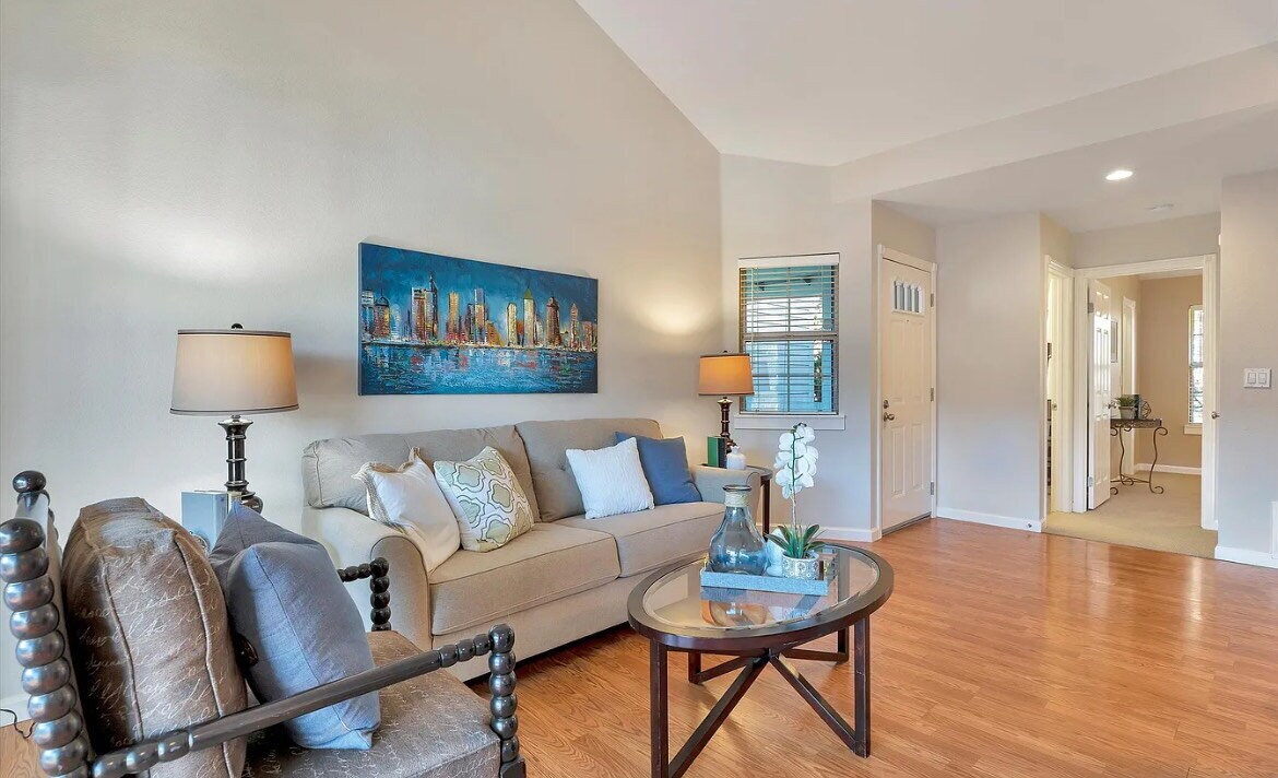 8015 Mountain View Dr in Pleasanton, CA - Building Photo