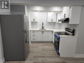 1275 Prestonwood Crescent in Mississauga, ON - Building Photo - Building Photo