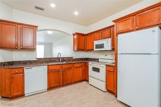 17570 Cherry Ridge Ln in Ft. Myers, FL - Building Photo - Building Photo