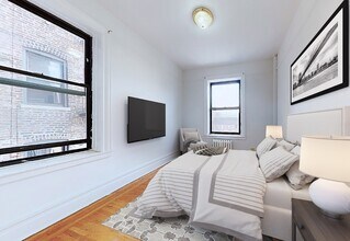 256 Seaman Ave in New York, NY - Building Photo - Building Photo