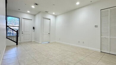 1759 NW 124th Way in Pembroke Pines, FL - Foto de edificio - Building Photo