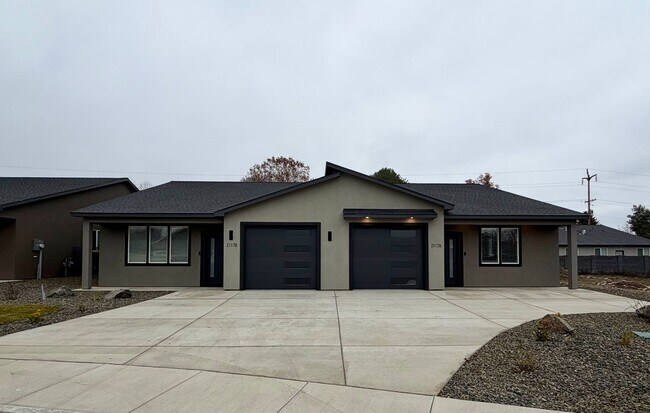 2117 Carr Rd in Pasco, WA - Building Photo - Building Photo