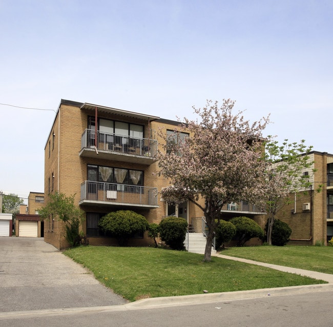 28 Fraserwood Ave in Toronto, ON - Building Photo - Primary Photo