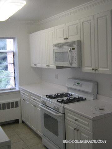 74 St Paul St in Brookline, MA - Building Photo