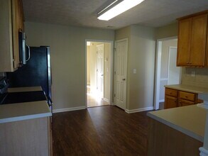 1302 River Club Dr NE in Conyers, GA - Foto de edificio - Building Photo