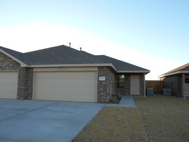 6710 Oakridge Ave in Lubbock, TX - Building Photo