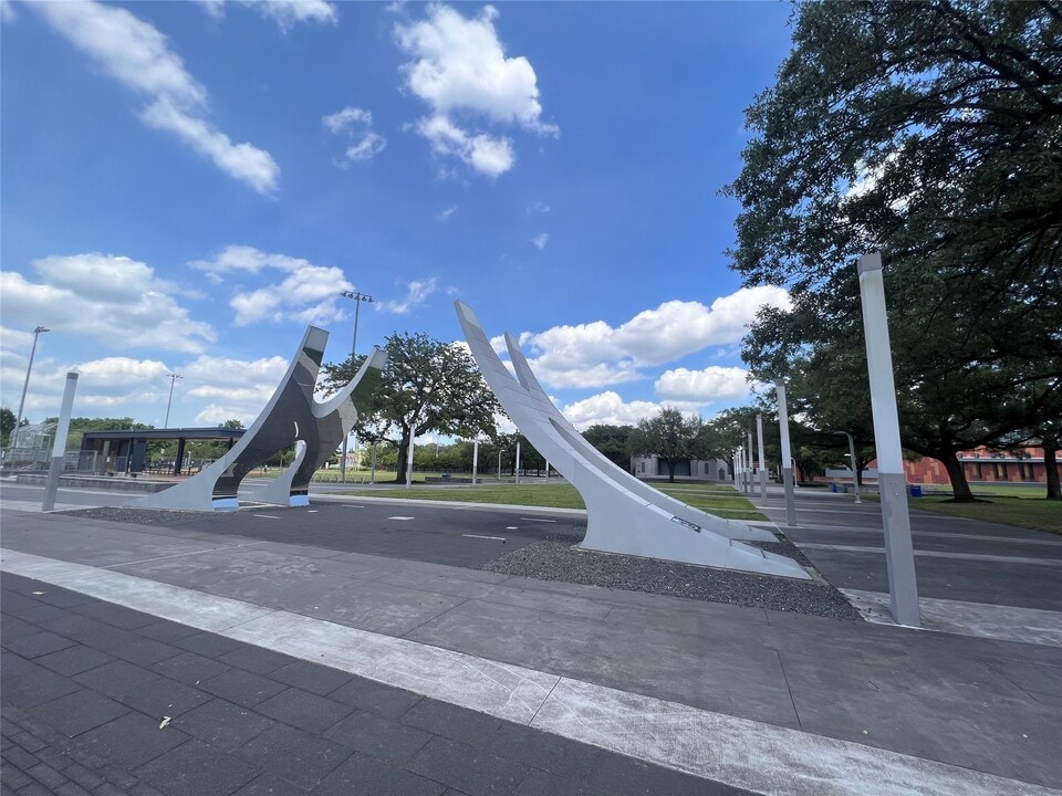 2412 Stuart St in Houston, TX - Building Photo