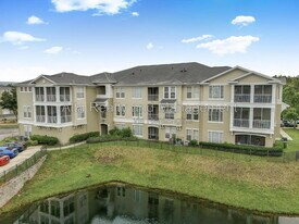 8290 Gate Pkwy W in Jacksonville, FL - Building Photo
