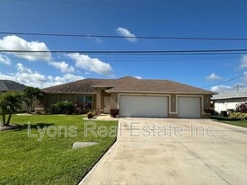 2202 SE 8th St in Cape Coral, FL - Building Photo