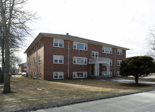 Hampton Arms Apartments in Hampton, NH - Building Photo - Building Photo