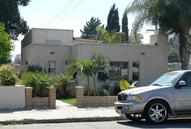 424 N Mill St in Santa Paula, CA - Foto de edificio - Building Photo