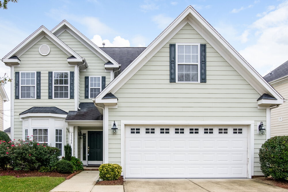 13304 Eastfield Village Ln in Charlotte, NC - Building Photo