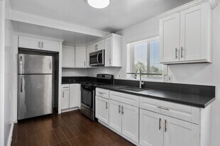 501 S Lorena St in Los Angeles, CA - Building Photo