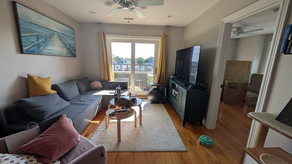 563 Broadway in Somerville, MA - Building Photo