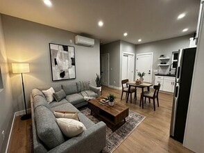 2269 Euclid Ave, Unit Unit B in Long Beach, CA - Building Photo - Building Photo