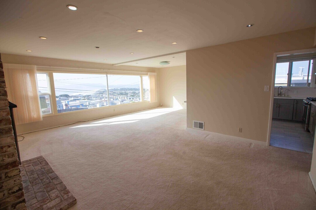 62 Seacliff Ave in Daly City, CA - Building Photo
