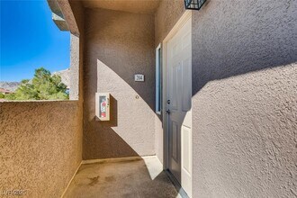 10640 Calico Mountain Ave, Unit 204 in Las Vegas, NV - Building Photo - Building Photo