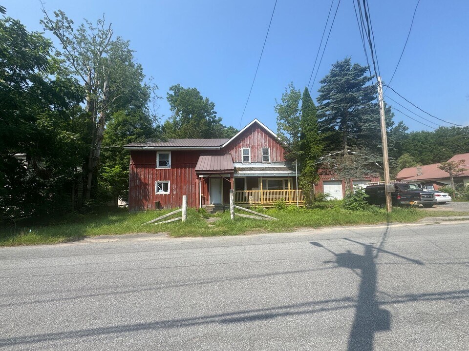 7547-7549 E Lake Rd in Blossvale, NY - Building Photo