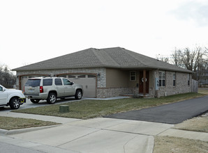 Golden Avenue Estates in Springfield, MO - Building Photo - Building Photo