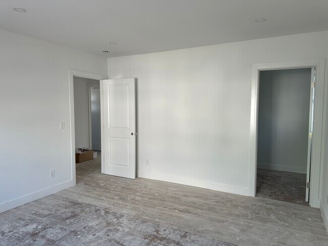 69 Cos Cob Ave in Greenwich, CT - Building Photo - Building Photo