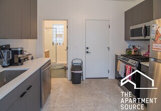 3051 W Medill Ave in Chicago, IL - Building Photo - Building Photo