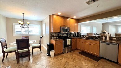 12111 Santaluz Dr, Unit 201 in Ft. Myers, FL - Building Photo - Building Photo