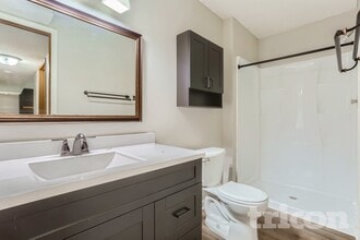 13734 Glenhurst Ln in Savage, MN - Building Photo - Building Photo