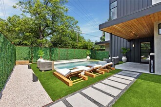 1304 Comal St in Austin, TX - Foto de edificio - Building Photo