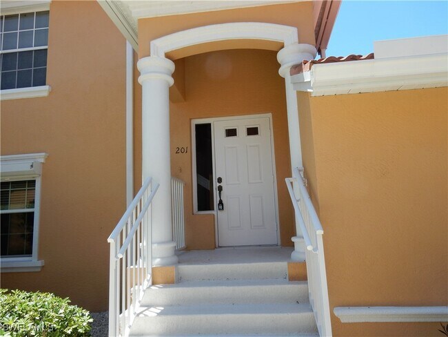 13831 Eagle Ridge Lakes Dr in Ft. Myers, FL - Foto de edificio - Building Photo