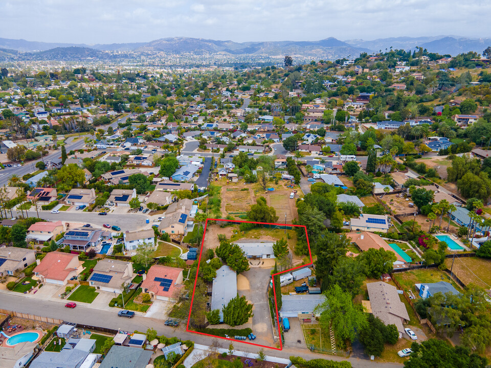 1305-1311 Rincon Rd in Escondido, CA - Building Photo