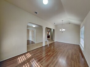 1605 Grey Willow Ln in Arlington, TX - Foto de edificio - Building Photo