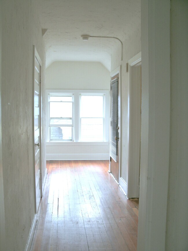 815 W 24th St in Minneapolis, MN - Building Photo - Building Photo