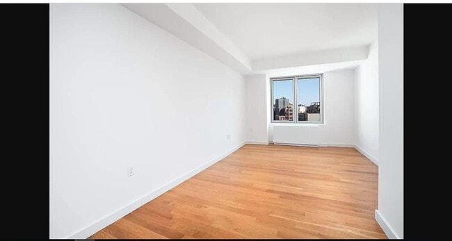 31-43 Vernon Blvd in Queens, NY - Building Photo - Building Photo