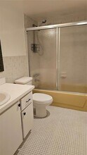 2200 E Hallandale Beach Blvd, Unit 709 in Hallandale Beach, FL - Foto de edificio - Building Photo