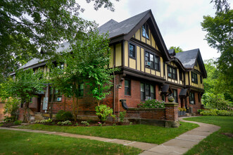 Wellesley Place in Pittsburgh, PA - Foto de edificio - Building Photo