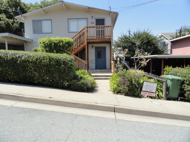 210 10th St in Pacific Grove, CA - Building Photo