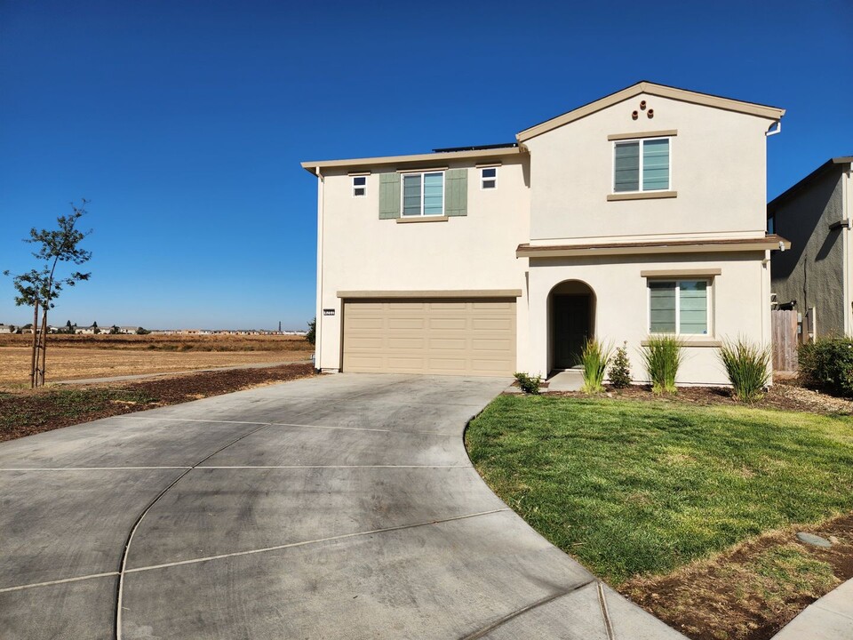 4203 Candle Ct in Merced, CA - Foto de edificio