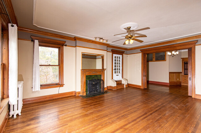 2836 E Belleview Pl in Milwaukee, WI - Building Photo - Building Photo