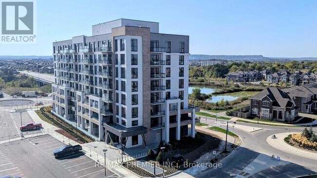 720 Whitlock Ave in Milton, ON - Building Photo - Building Photo