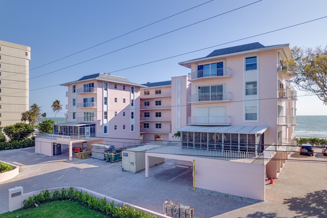 Hickory Shores in Bonita Springs, FL - Foto de edificio